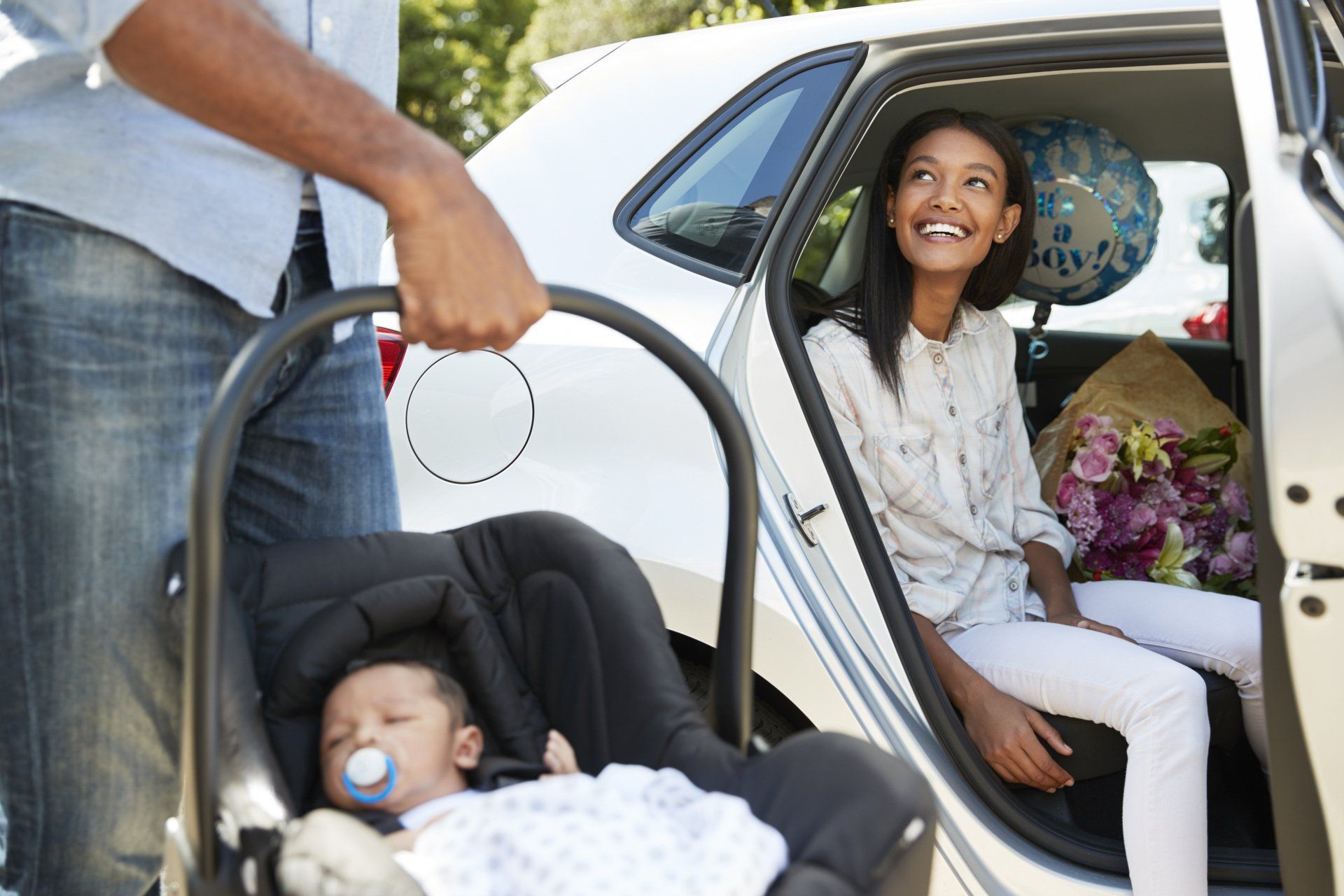 parents coming home from hospital mom in car