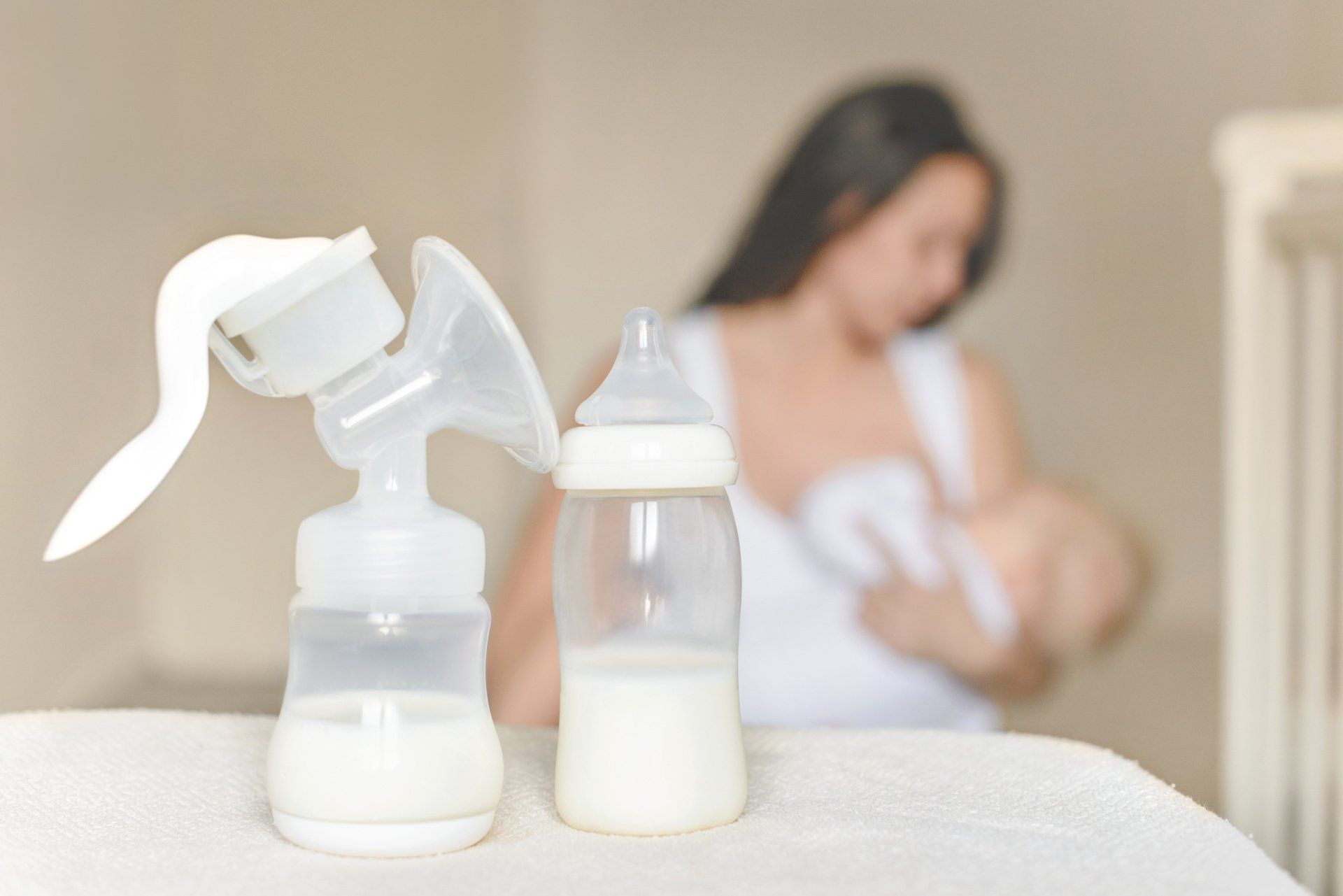 mother breast pumping