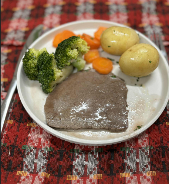 Minute Steak with Red Wine Jus, Herbed Chat Potatoes and Seasonal Vegetables 