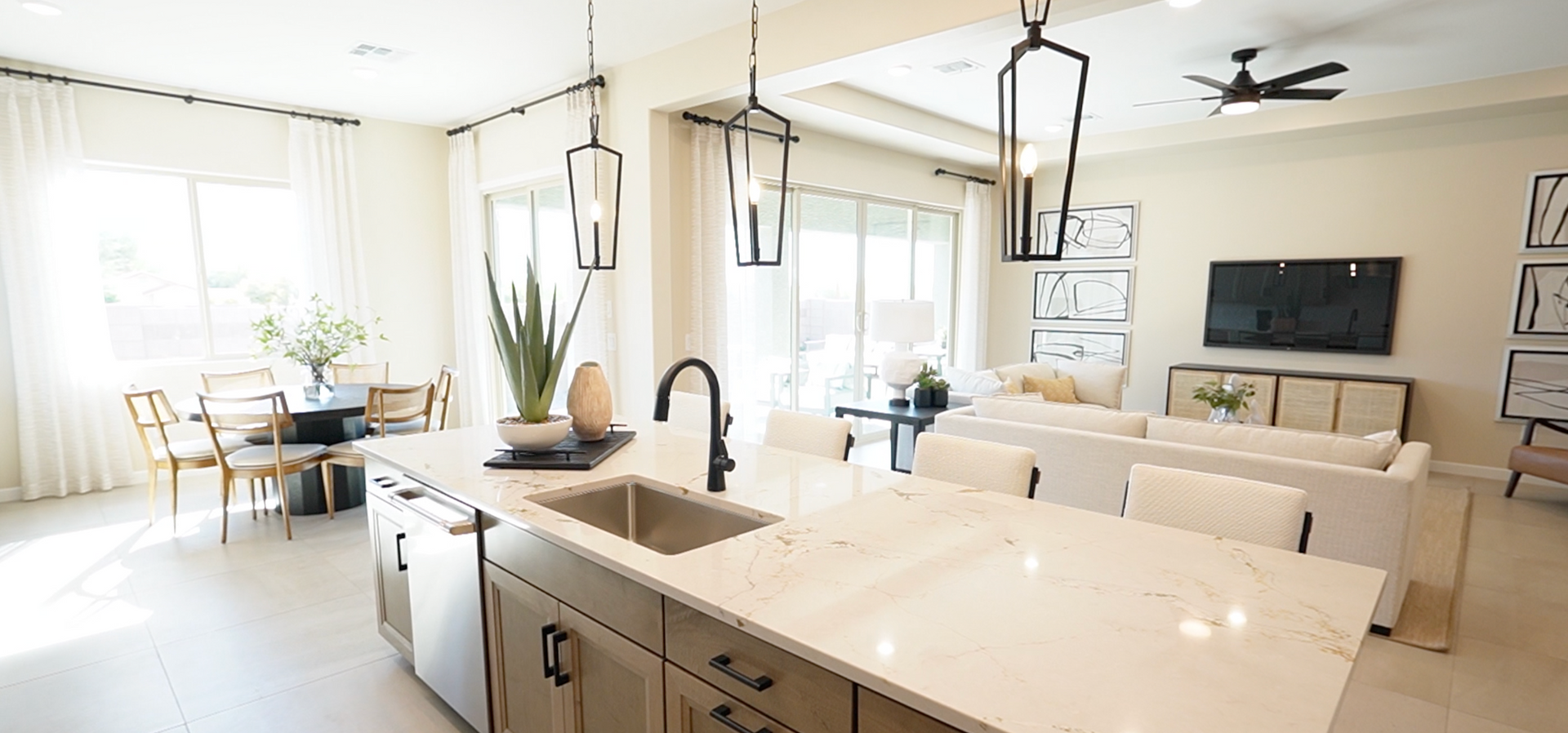 Richmond American Homes, Luxury Kitchen, Oro Valley AZ