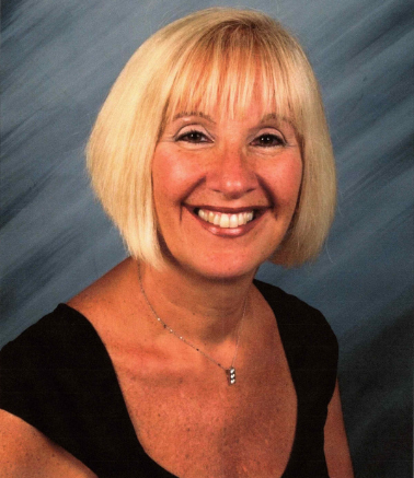 A black and white photo of sherry goldstein smiling and wearing a black shirt.