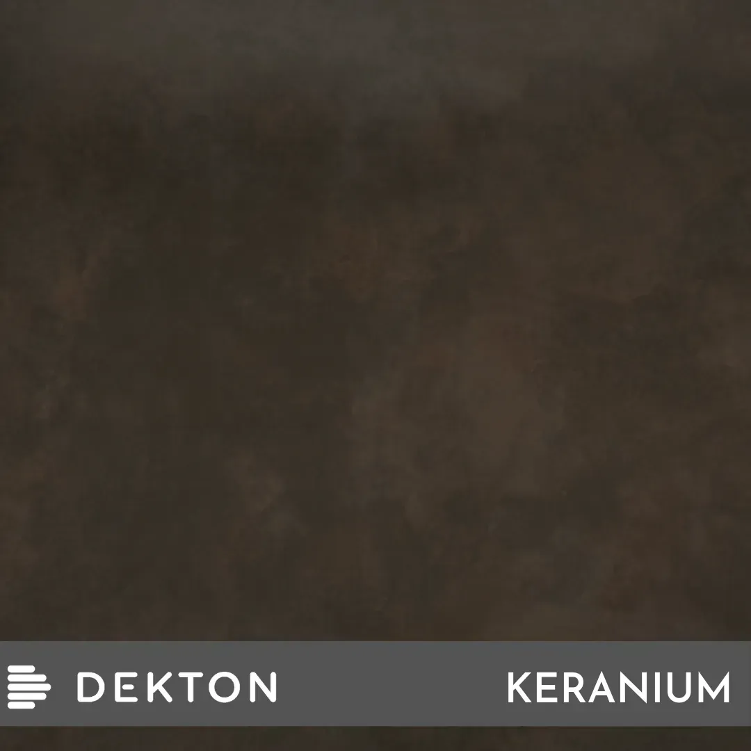 Superficie texturizada de color marrón oscuro con los logotipos de DEKTON y KERANIUM en la parte inferior.