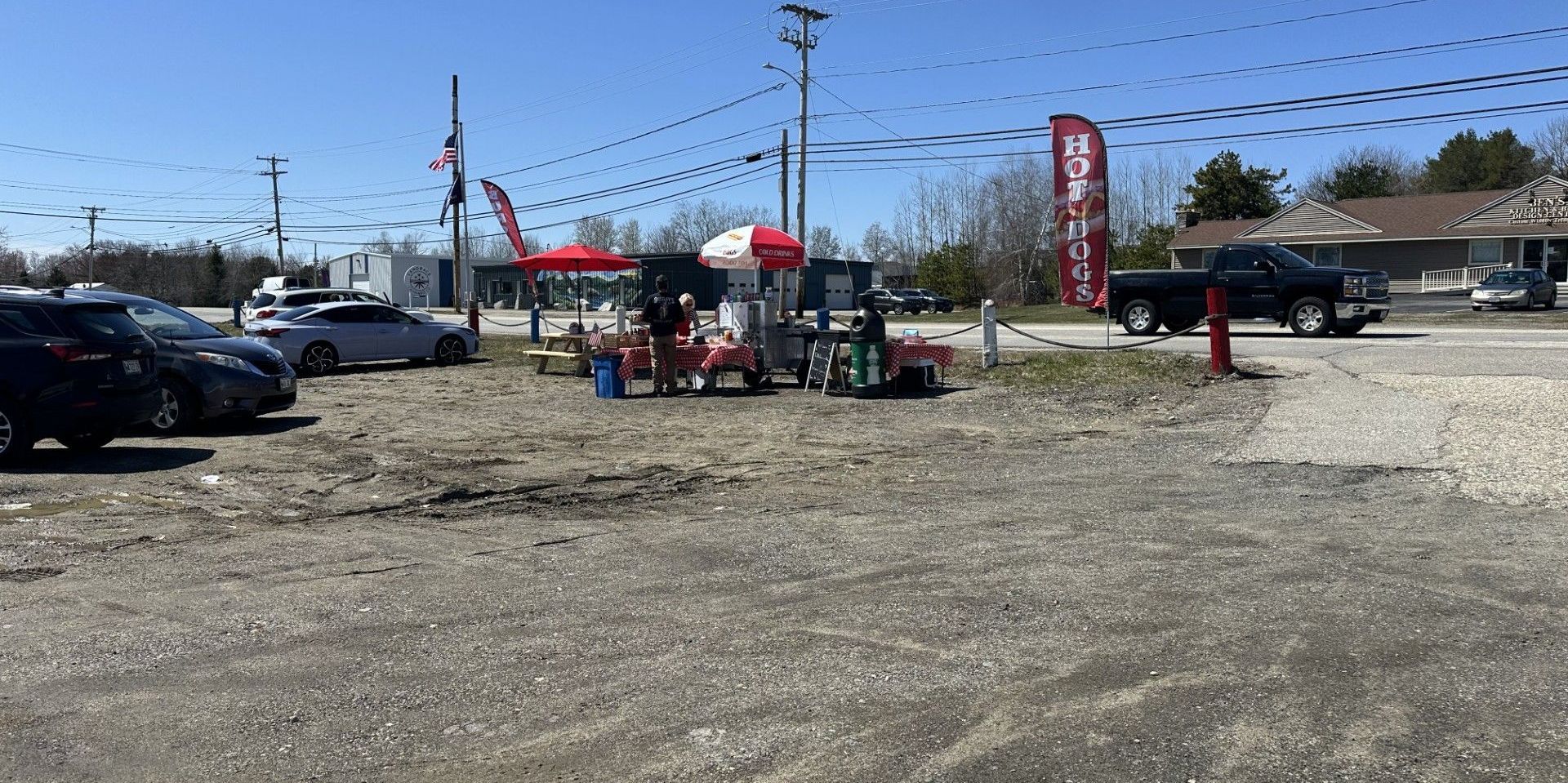 A red and white flag with the word hot dogs on it