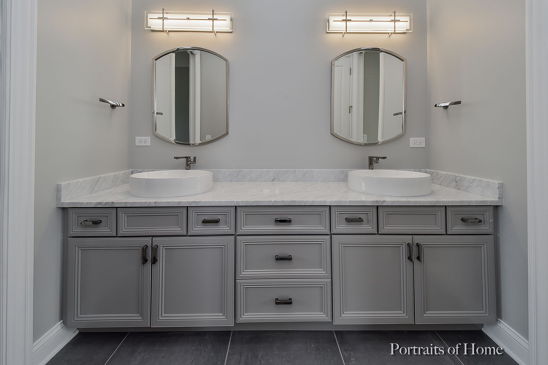 A bathroom with two sinks and two mirrors