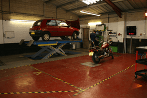 Vehicle mechanics - Dorset - David Smith Motors - Garage Services Garage Services