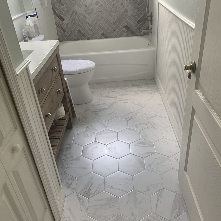 A bathroom with a toilet , sink and bathtub.