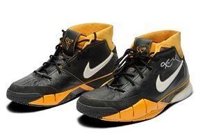 Kobe Bryant Los Angeles Lakers 2005-2006 Game Worn & Signed Sneakers | 51 Point Performance