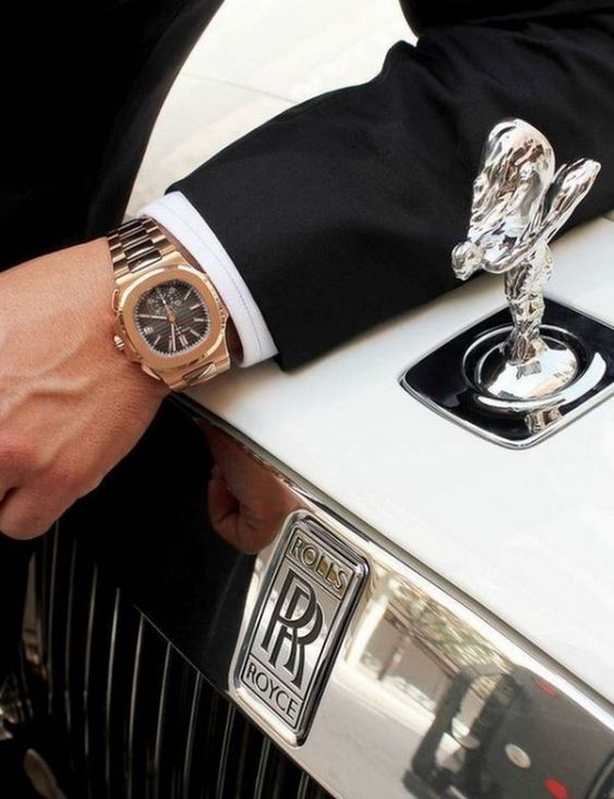 Businessmen whit luxury watch, rolls royce