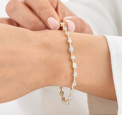 Mappin & Webb 18ct Yellow Gold 5.87cttw Diamond Fancy Shape Bar Bracelet 