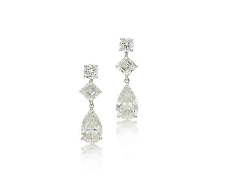 Graff
Pair of diamond earrings 