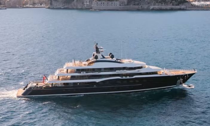 Here comes the sun superyacht