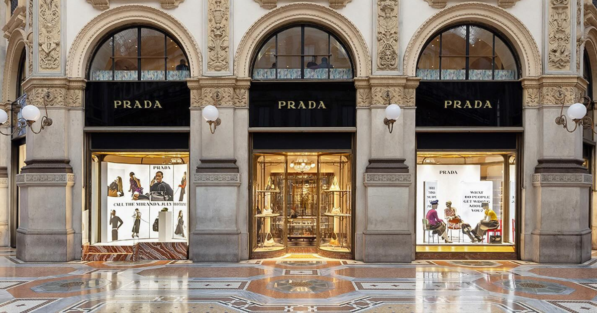 Prada Acquires Versace: A $1.25B Move to Build Italy’s Luxury Powerhouse