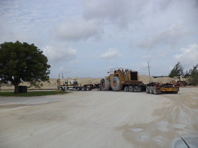 Commercial Vehicle— Opa-locka, FL — Sunshine Heavy Hauling, Inc.