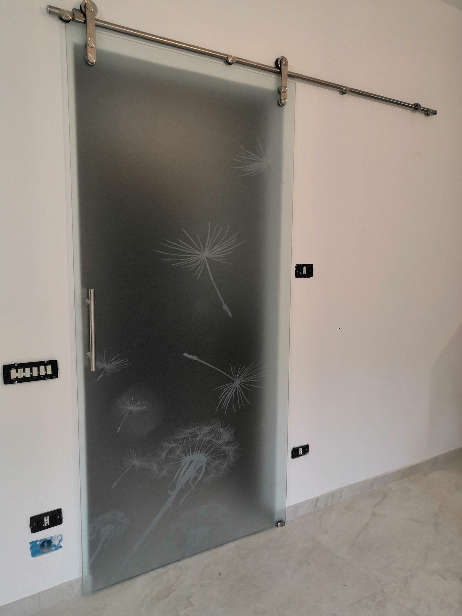 Porta trasparente con disegni