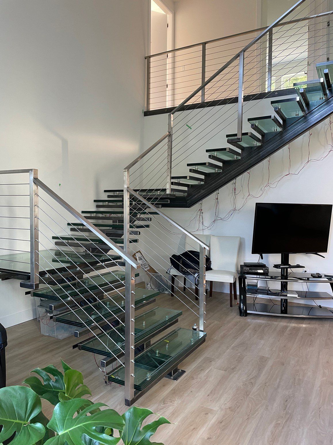 Glass and metal mono stringer staircase