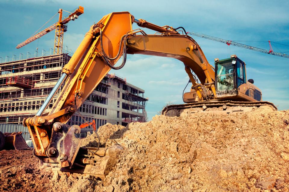 Intervento di scavo per la realizzazione di fondamenta edili