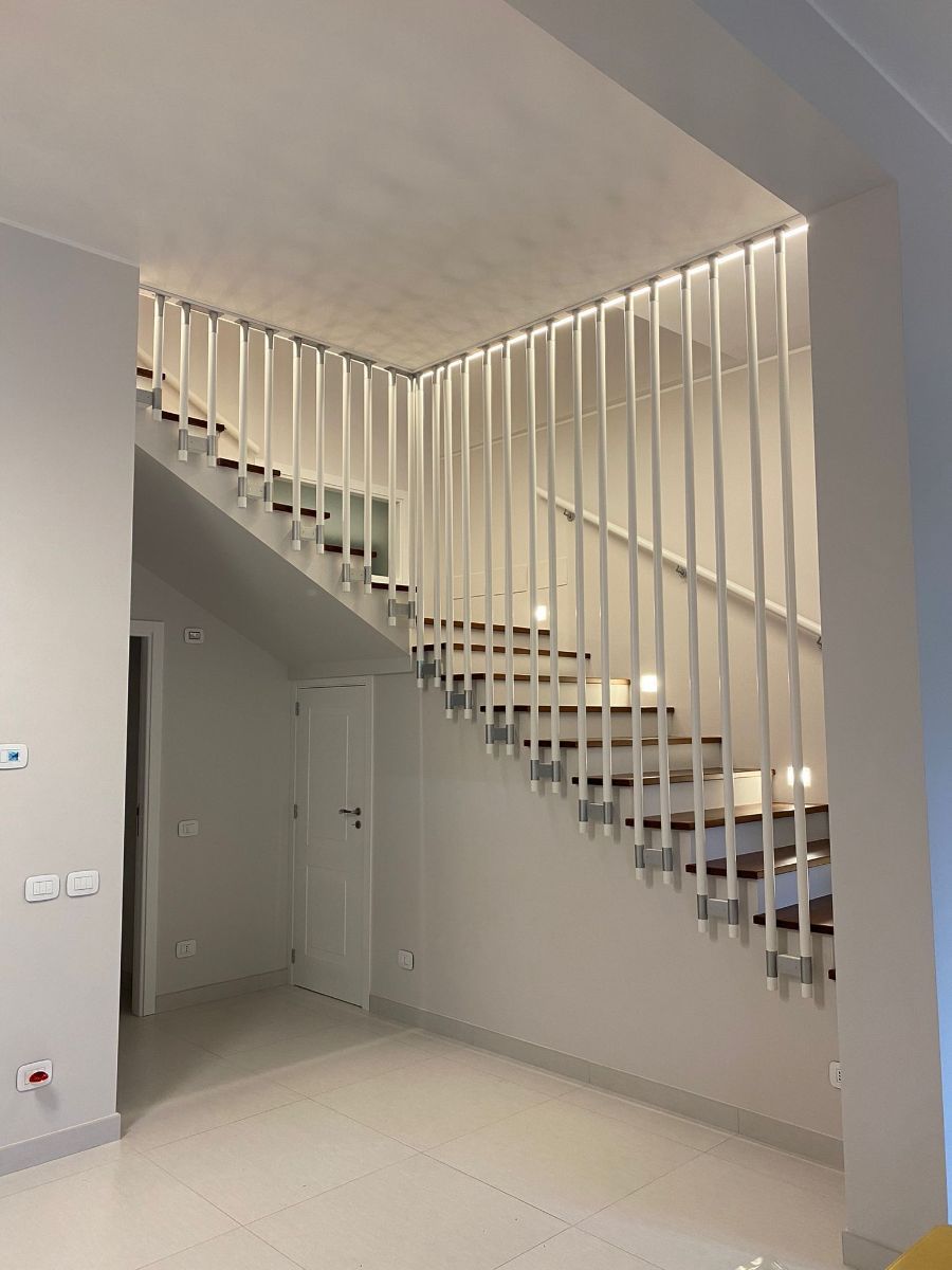 scale con alzata in legno