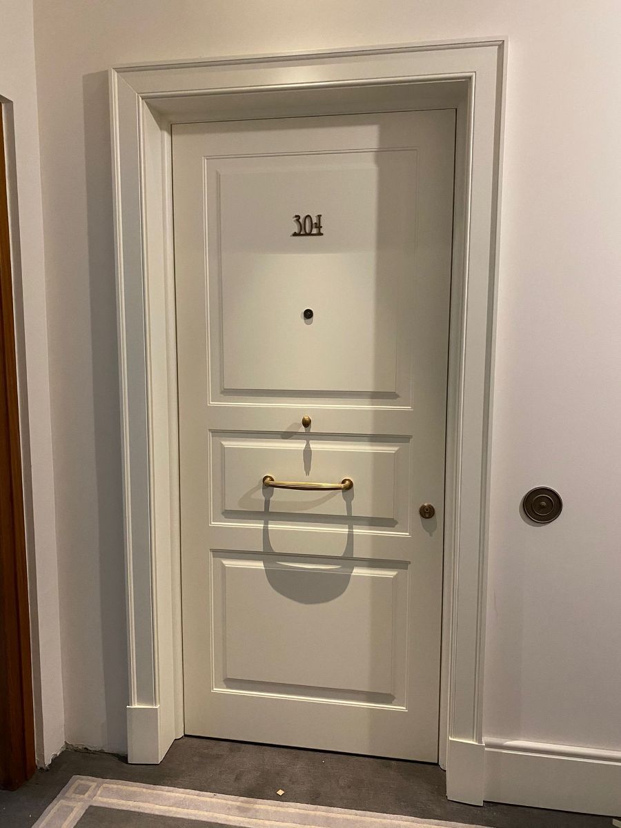 porta in massello sportello spioncino