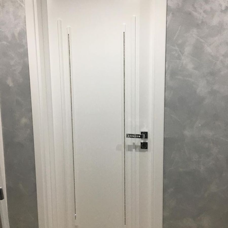 porta in legno massello con finitura moderna