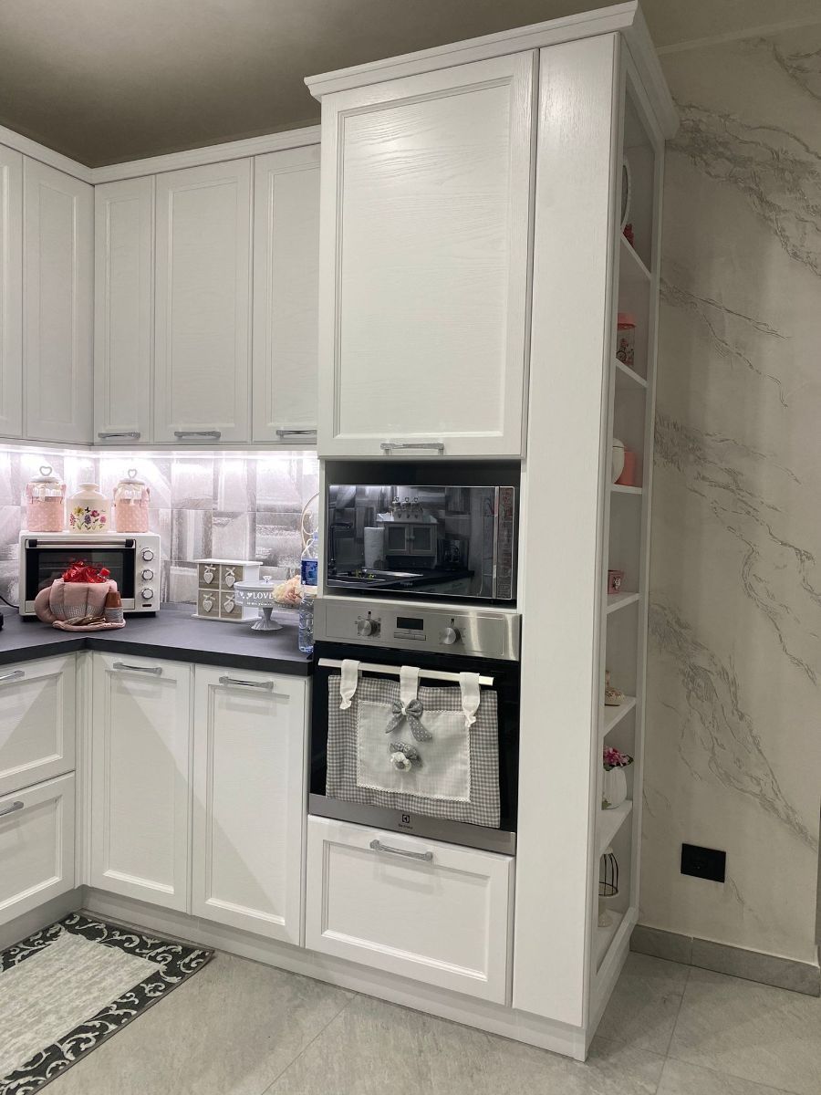 cucina con elettrodomestici incassati