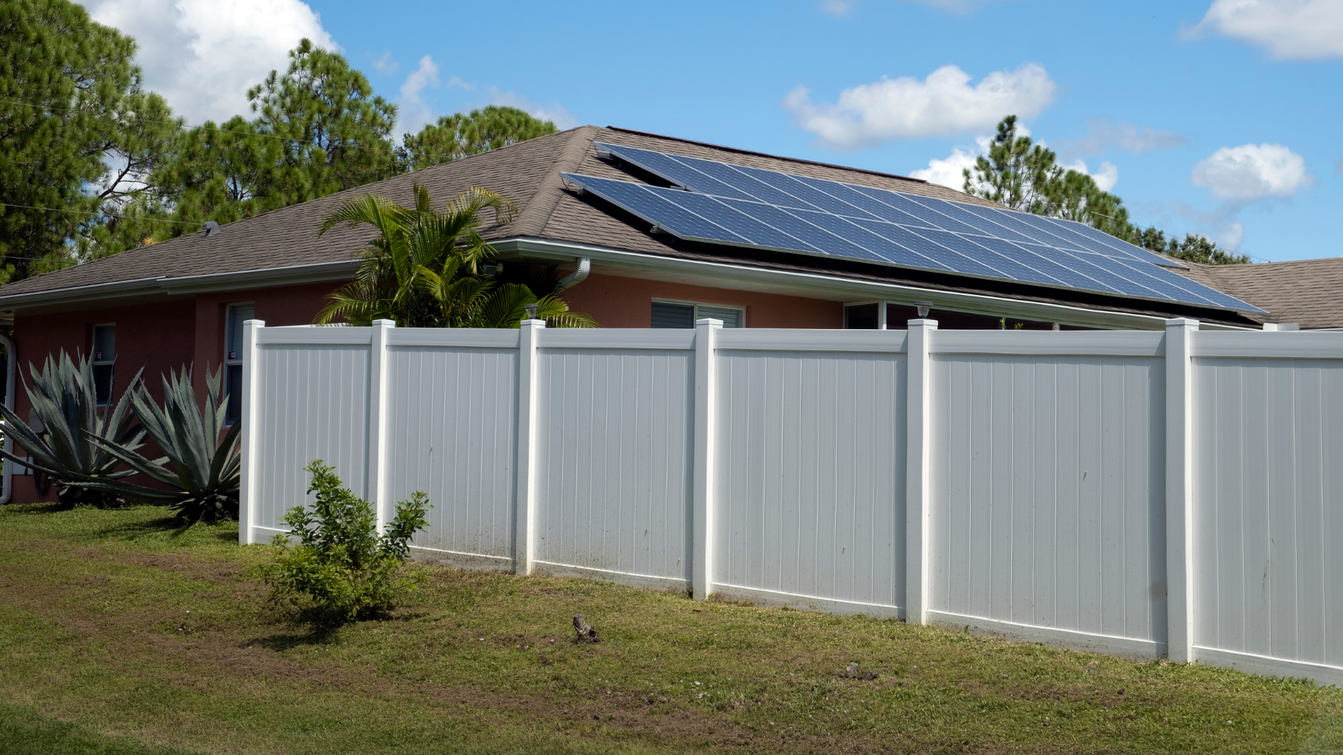 Vinyl Fence Installation | Clarence, NY | Royal Lawn & Garden