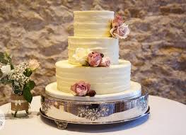 The wedding cake of 4 tiers
