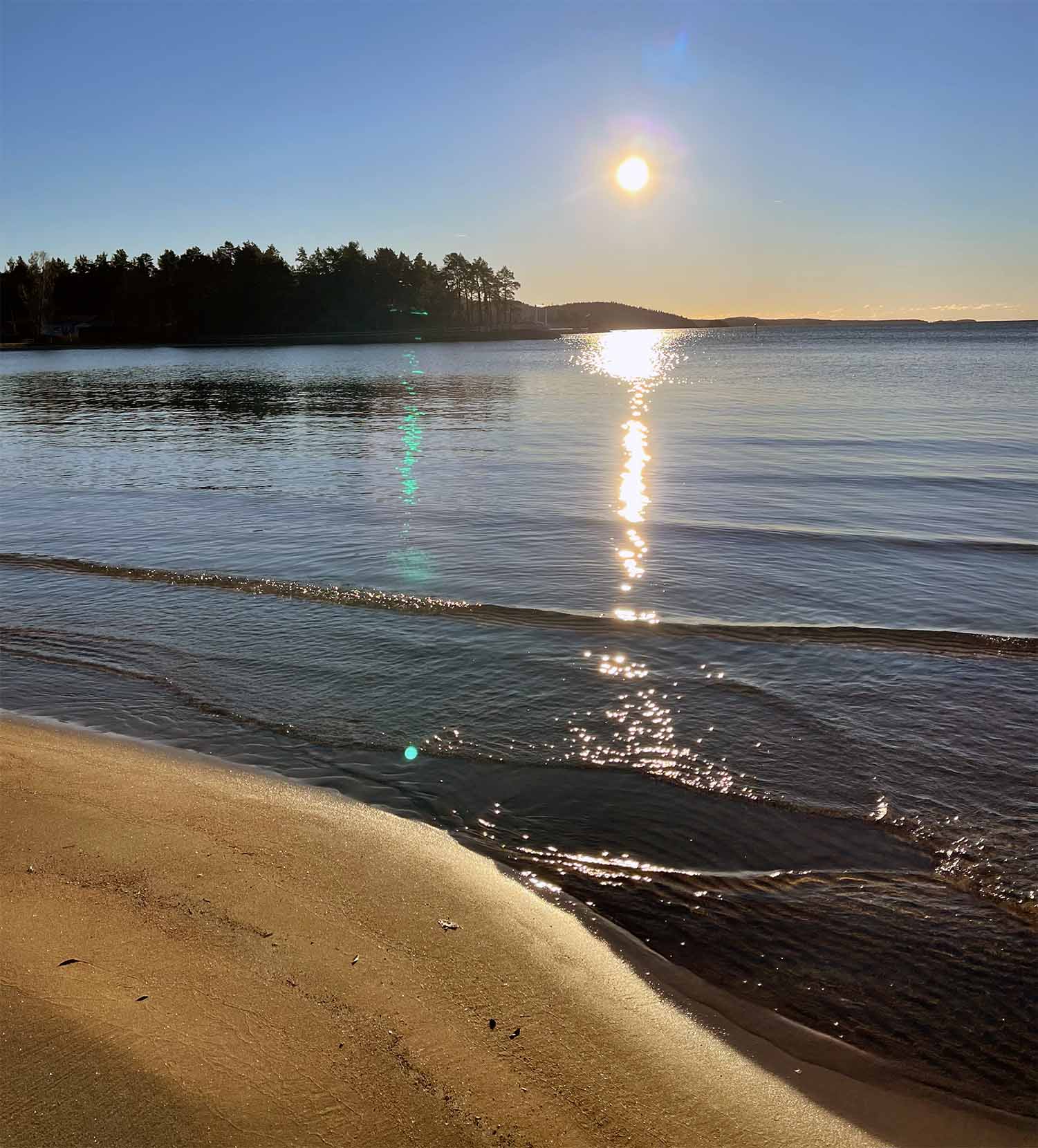 Vackra solnedgångar vid stranden