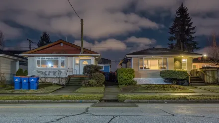 This Richmond landscape lighting system is fully automated with timers and photocells for effortless operation in a Terra Nova home. Keywords: automated lighting, timer, photocell, outdoor lighting.