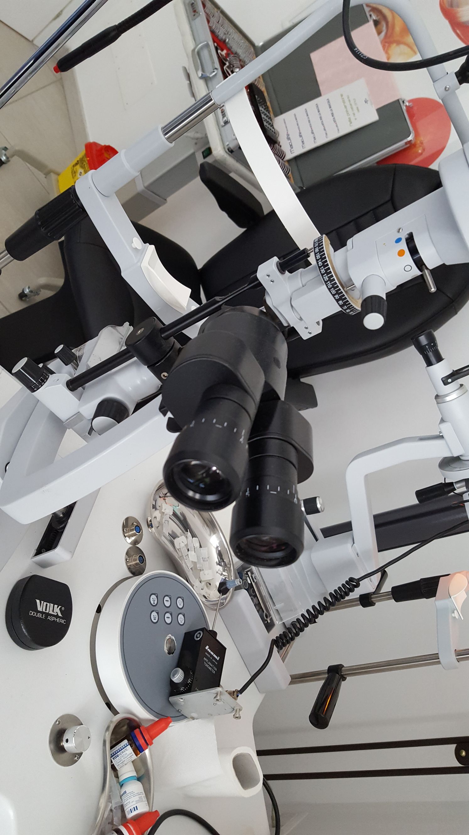 Attrezzatura oculistica presso Almese