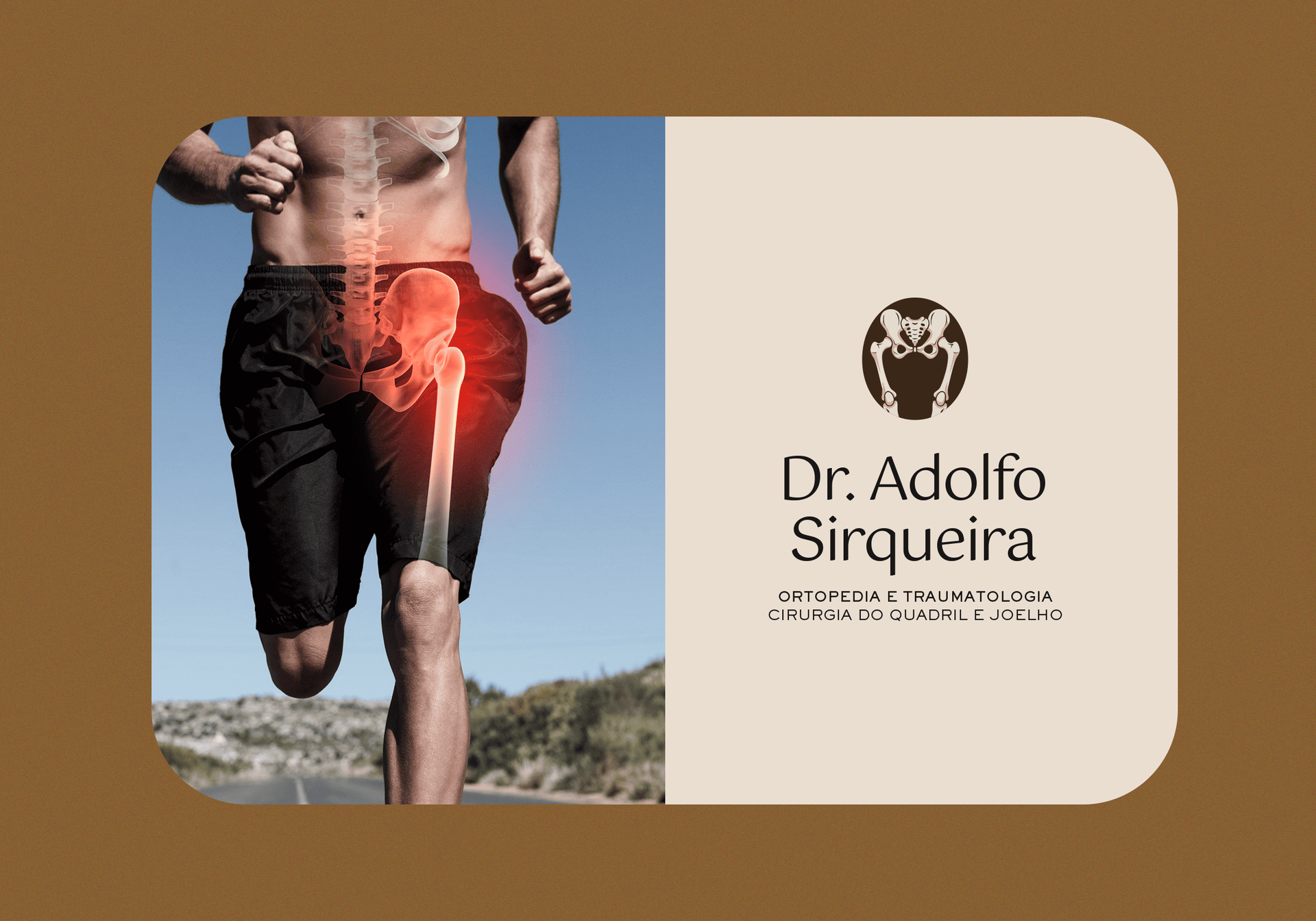 Dois cartões de visita em couro marrom; um branco com logotipo, um azul marinho com texto.