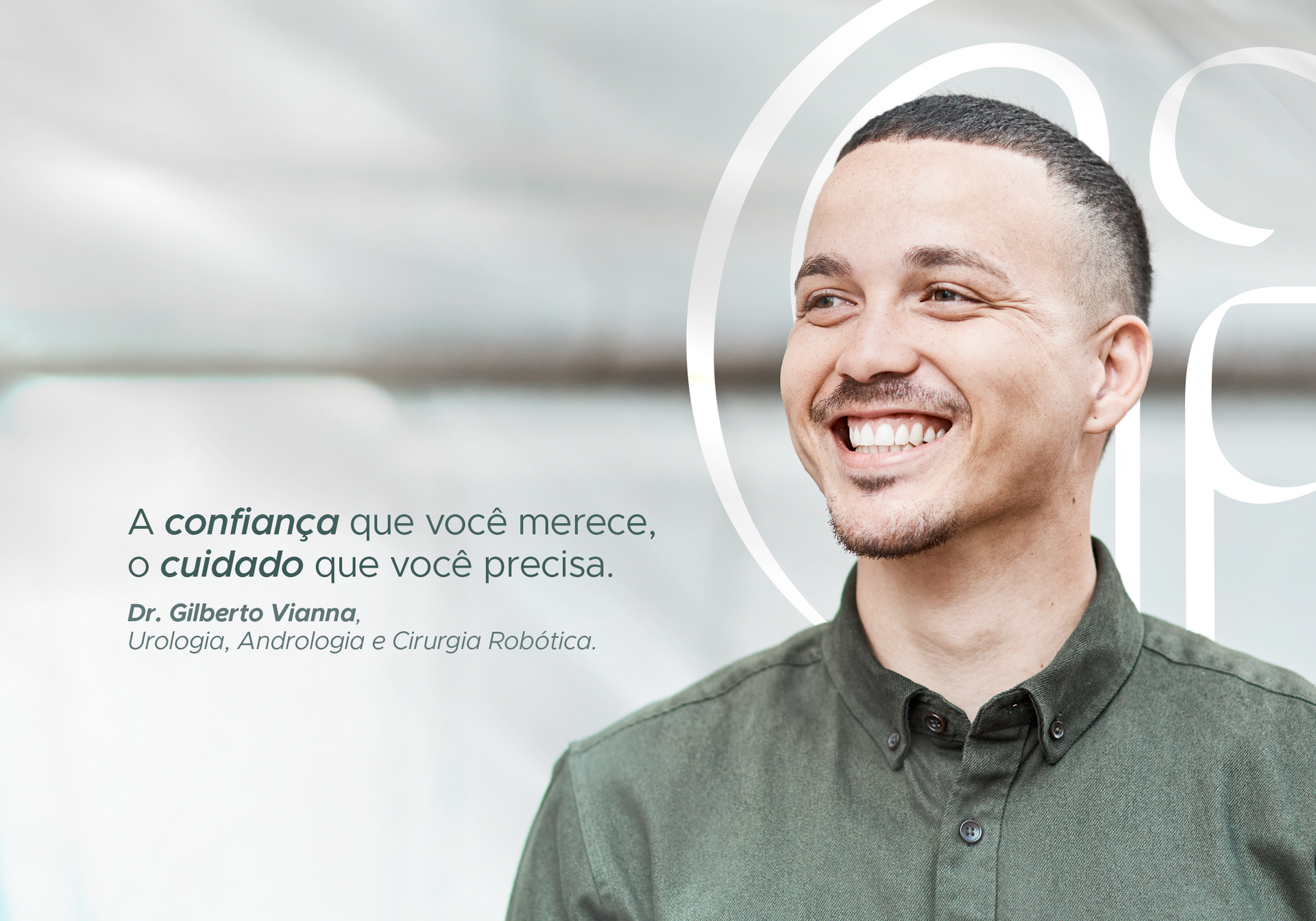 Um conjunto de cartões de visita para um médico com cérebro.
