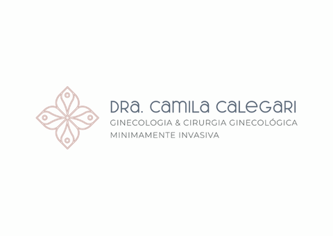 Logotipo da Dra. Camila Calegari, ginecologista. Apresenta um design floral em rosa e texto sobre fundo branco.