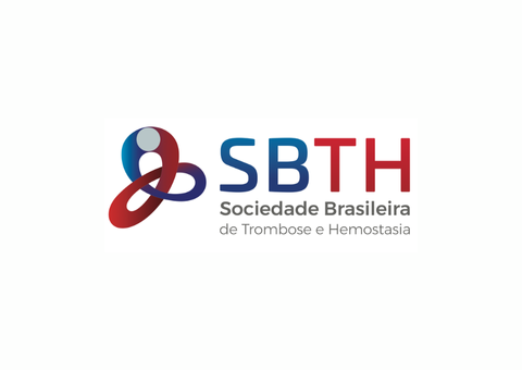 Logotipo da SBTH, Sociedade Brasileira de Trombose e Hemostasia, com formato abstrato azul e vermelho, e letras SBTH azuis.