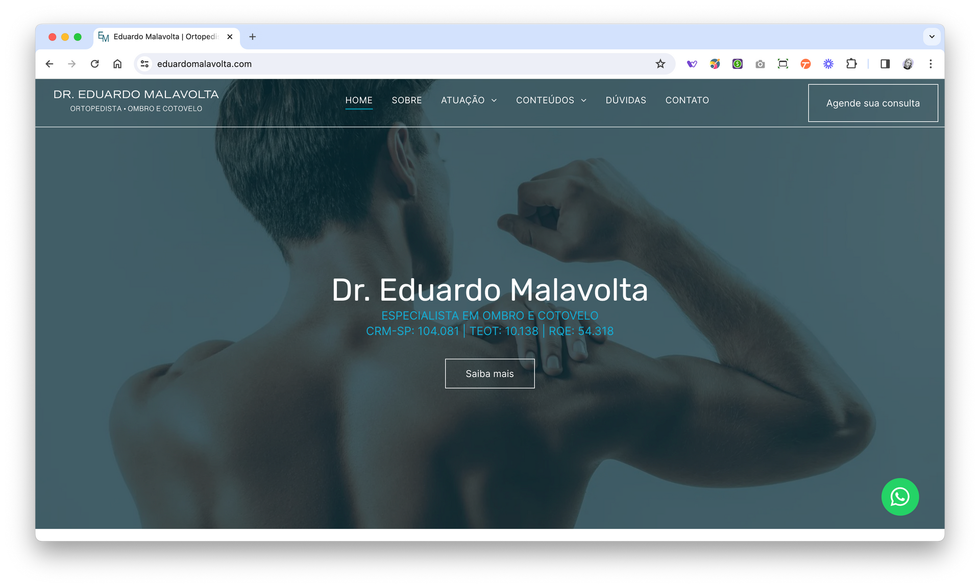 O site do dr. Eduardo Malavolta mostra um homem flexionando os músculos.