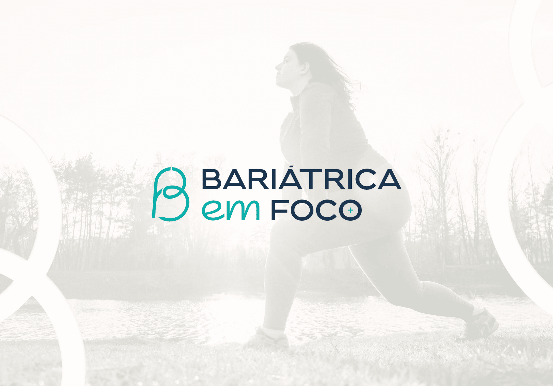 Um laptop com a foto de um médico na tela.