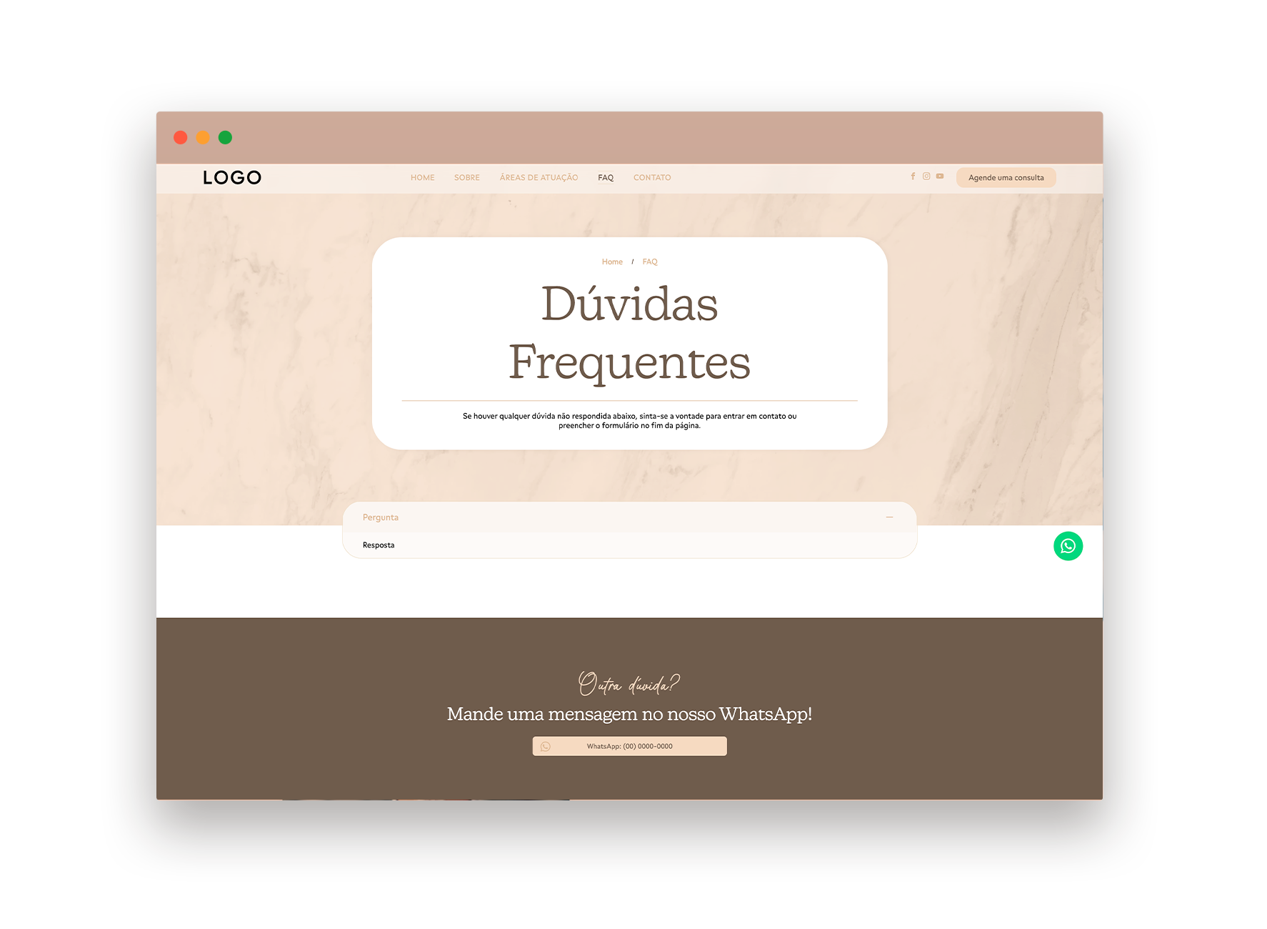 Uma mulher de jaleco está sentada em uma mesa escrevendo em um pedaço de papel.