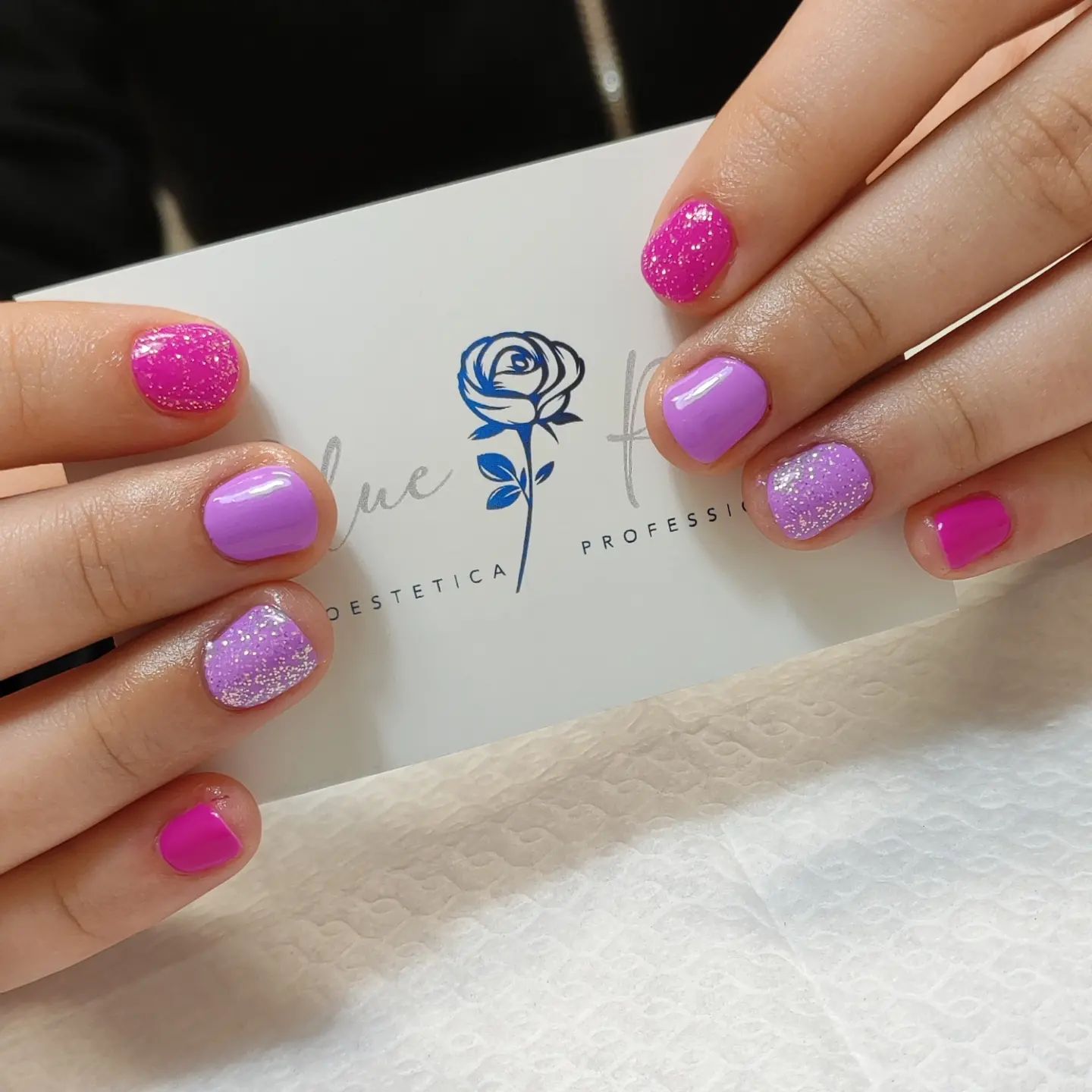 manicure blue rose