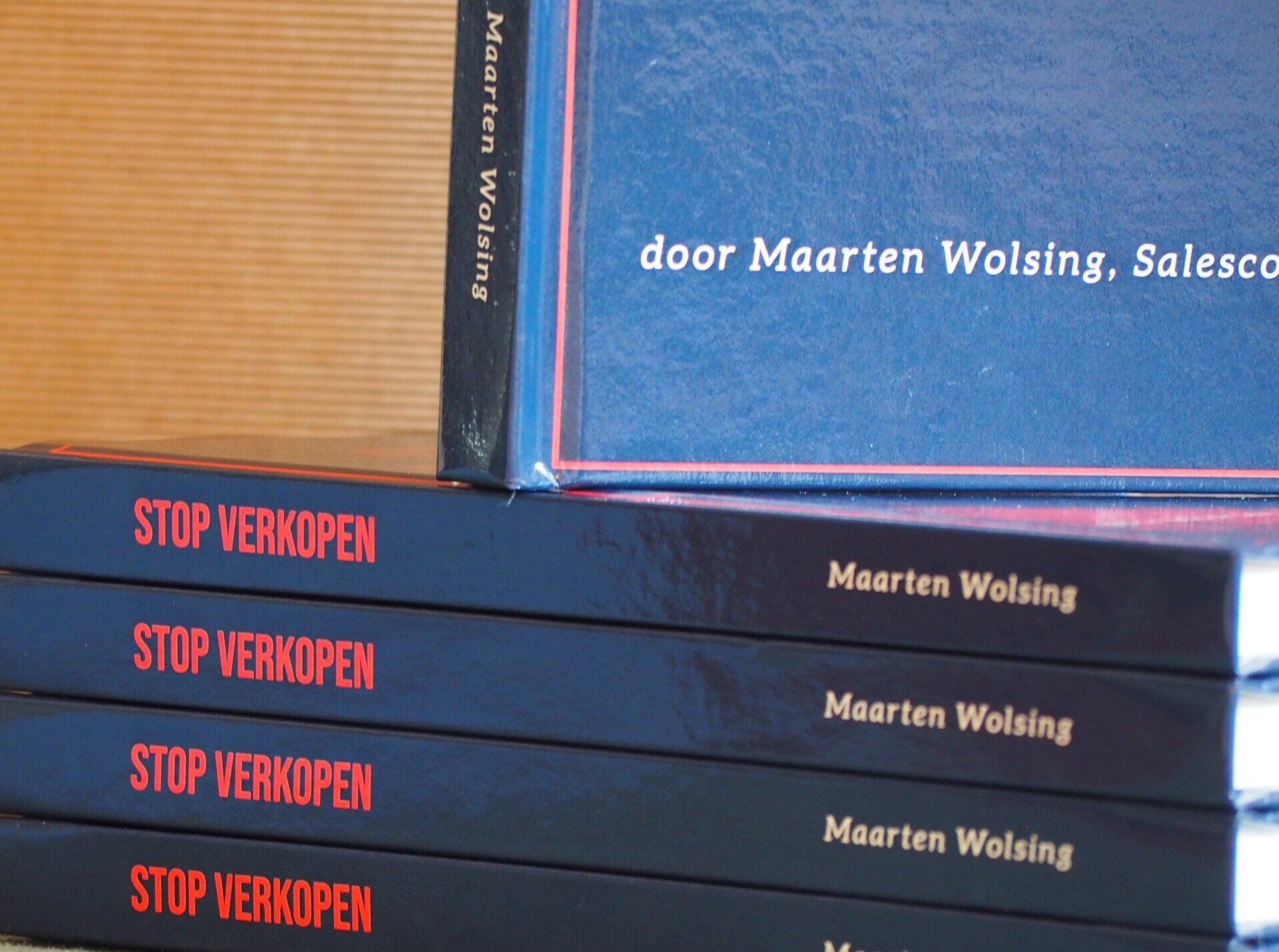 A stack of books titled stop verkoopen by maarten wolsing