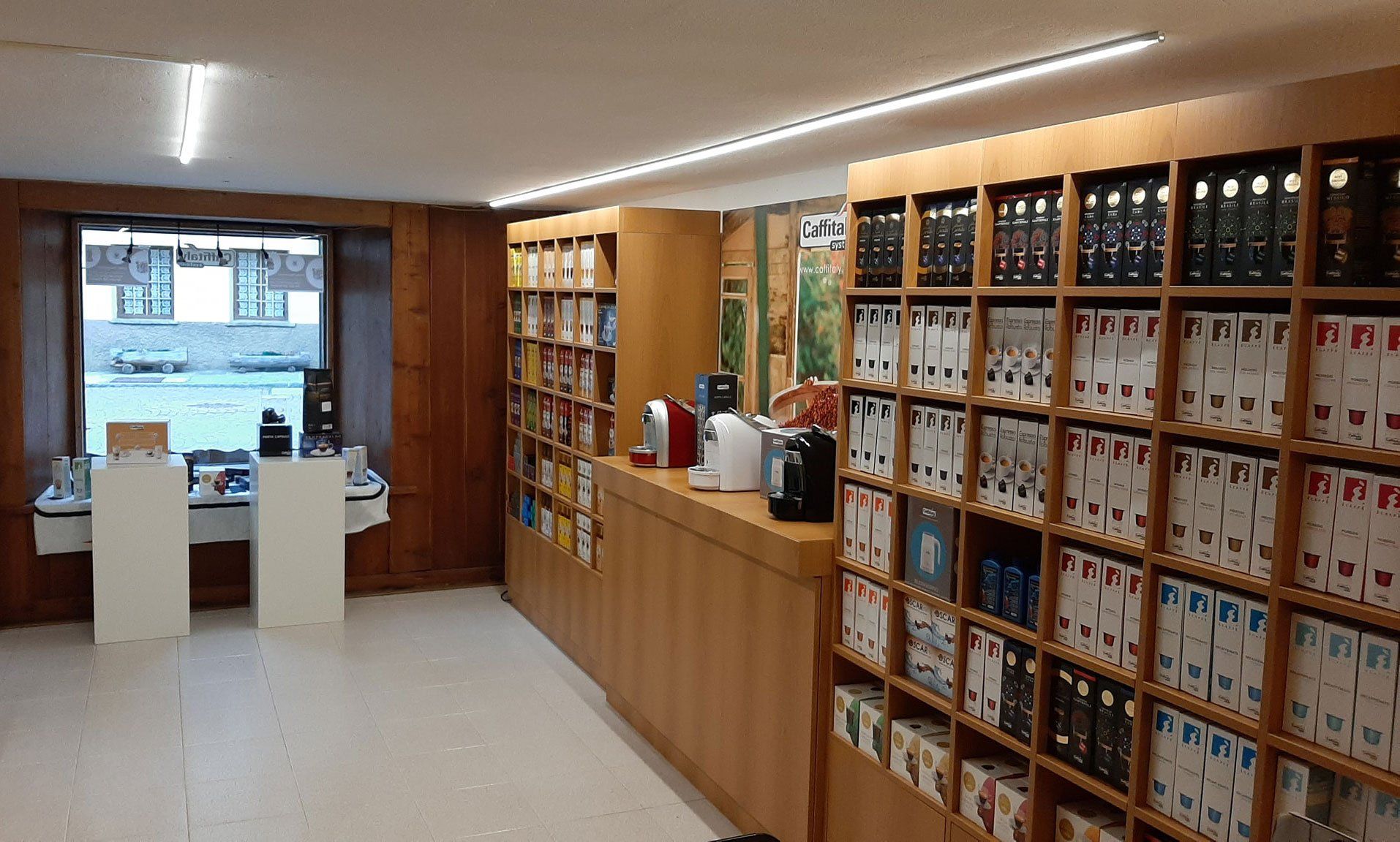 negozio di caffè, macchine per il caffè e accessori