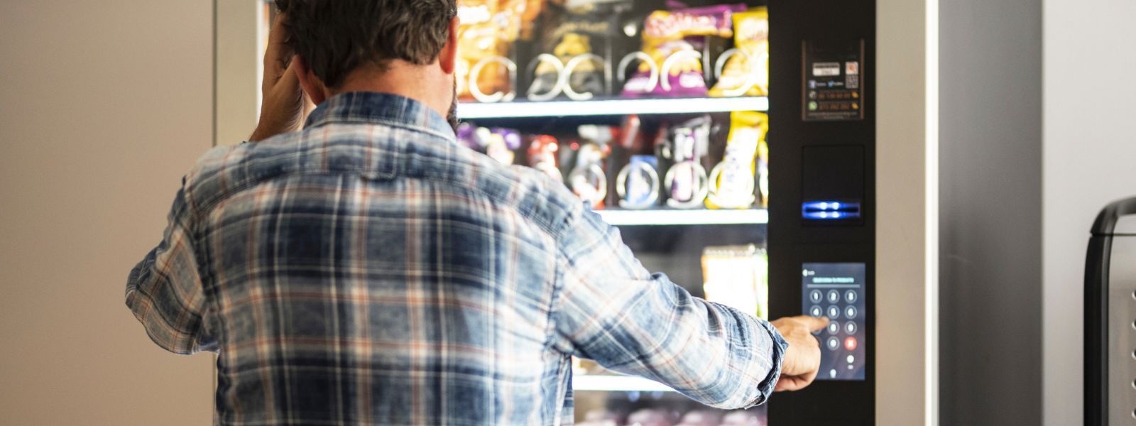 Picking the Right Vending Machine Supplier for Your Business