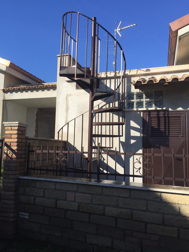 scala esterna in ferro battuto