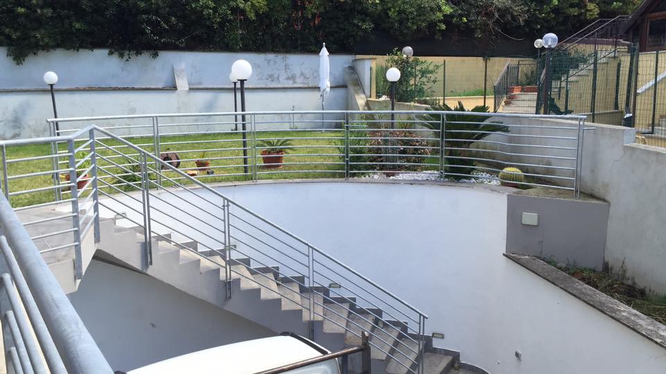 ringhiera in acciaio per scala