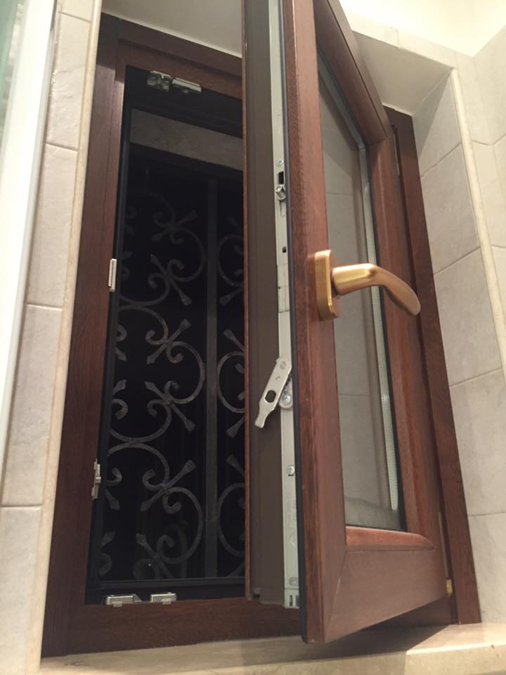 porta-finestra in legno