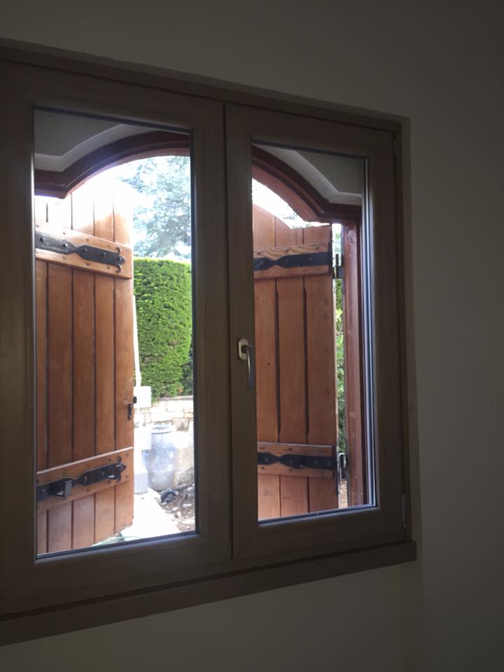 finestra in legno massello