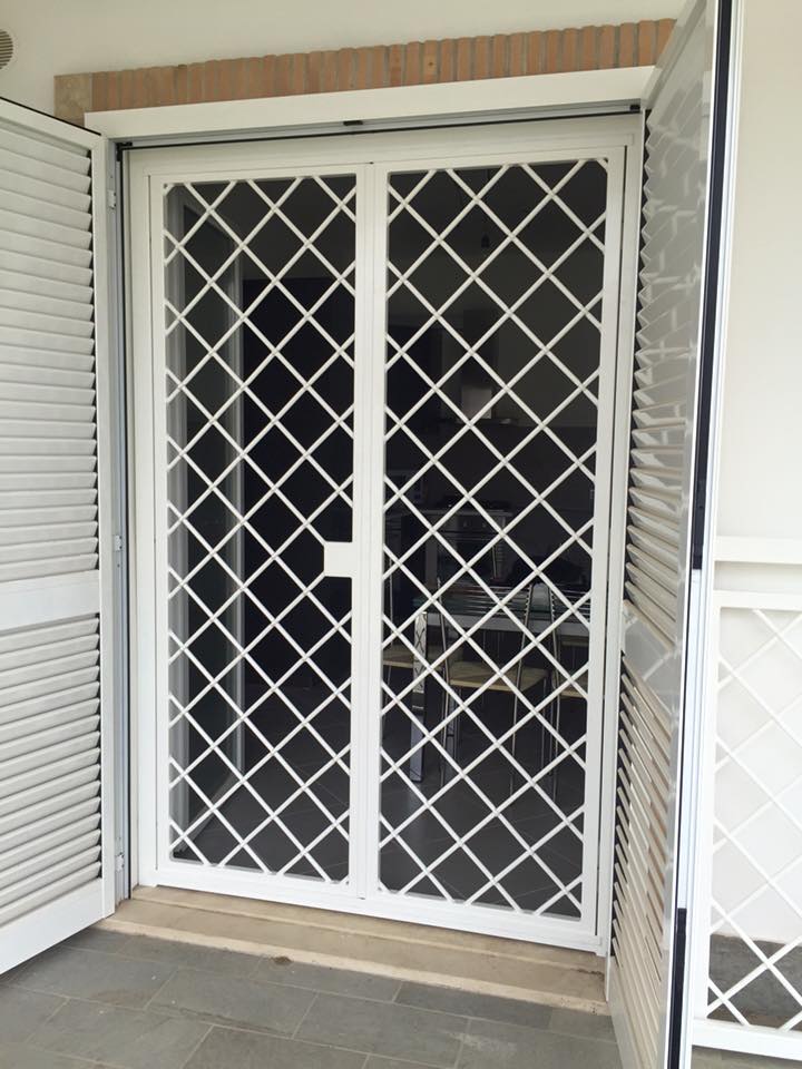 grata di sicurezza in ferro verniciata bianca