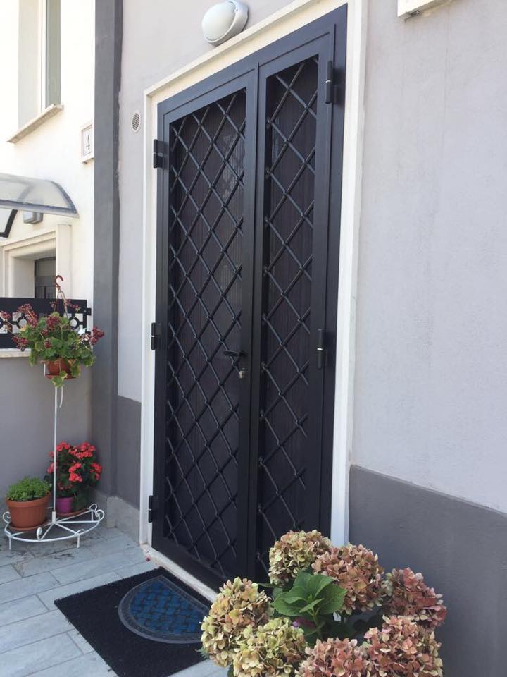 persiana con grate di sicurezza