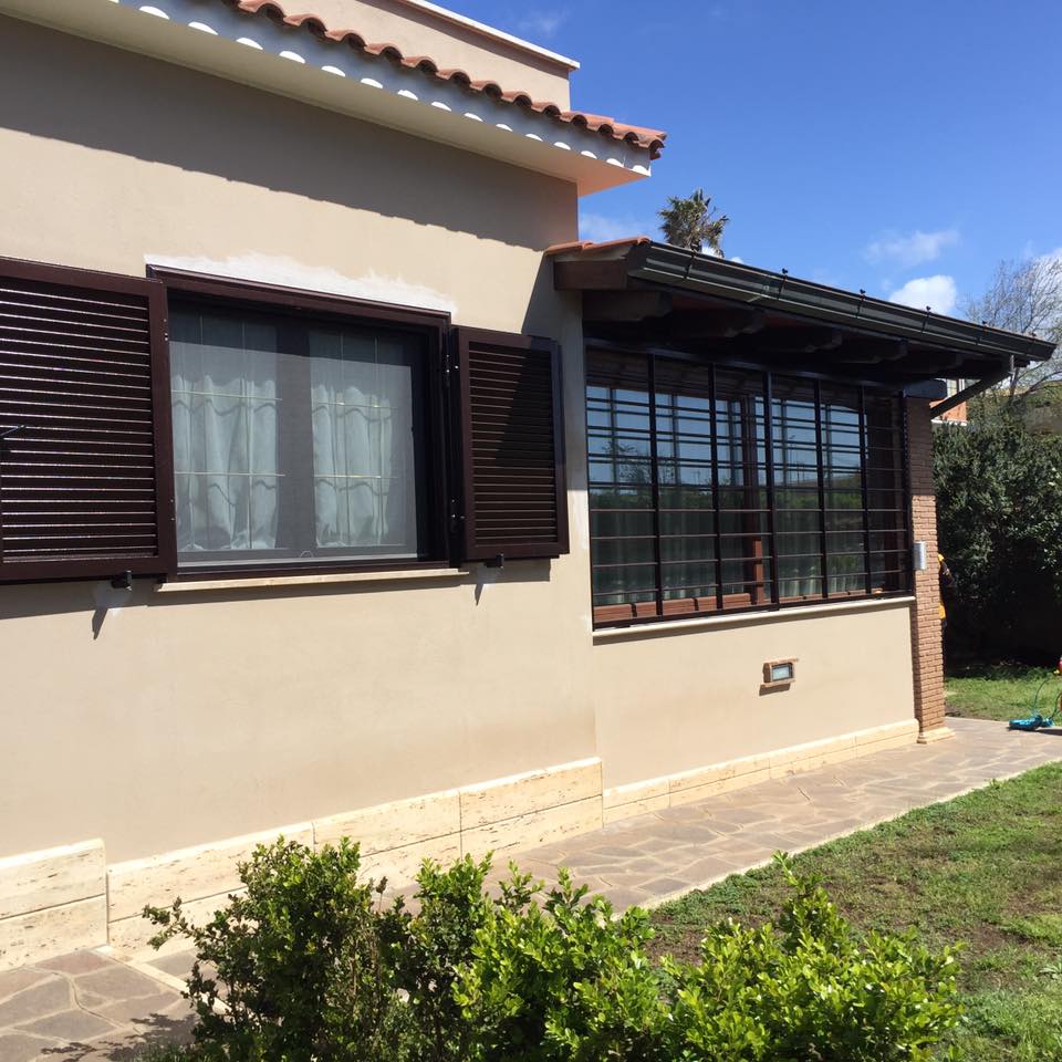 abitazione con grate di sicurezza in ferro battuto