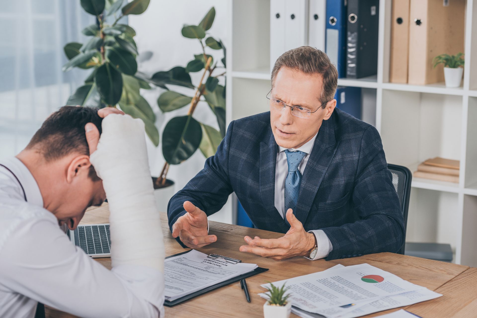 A male personal injury attorney consulting with an injured client at Spooner & Perkins PC in Kansas 