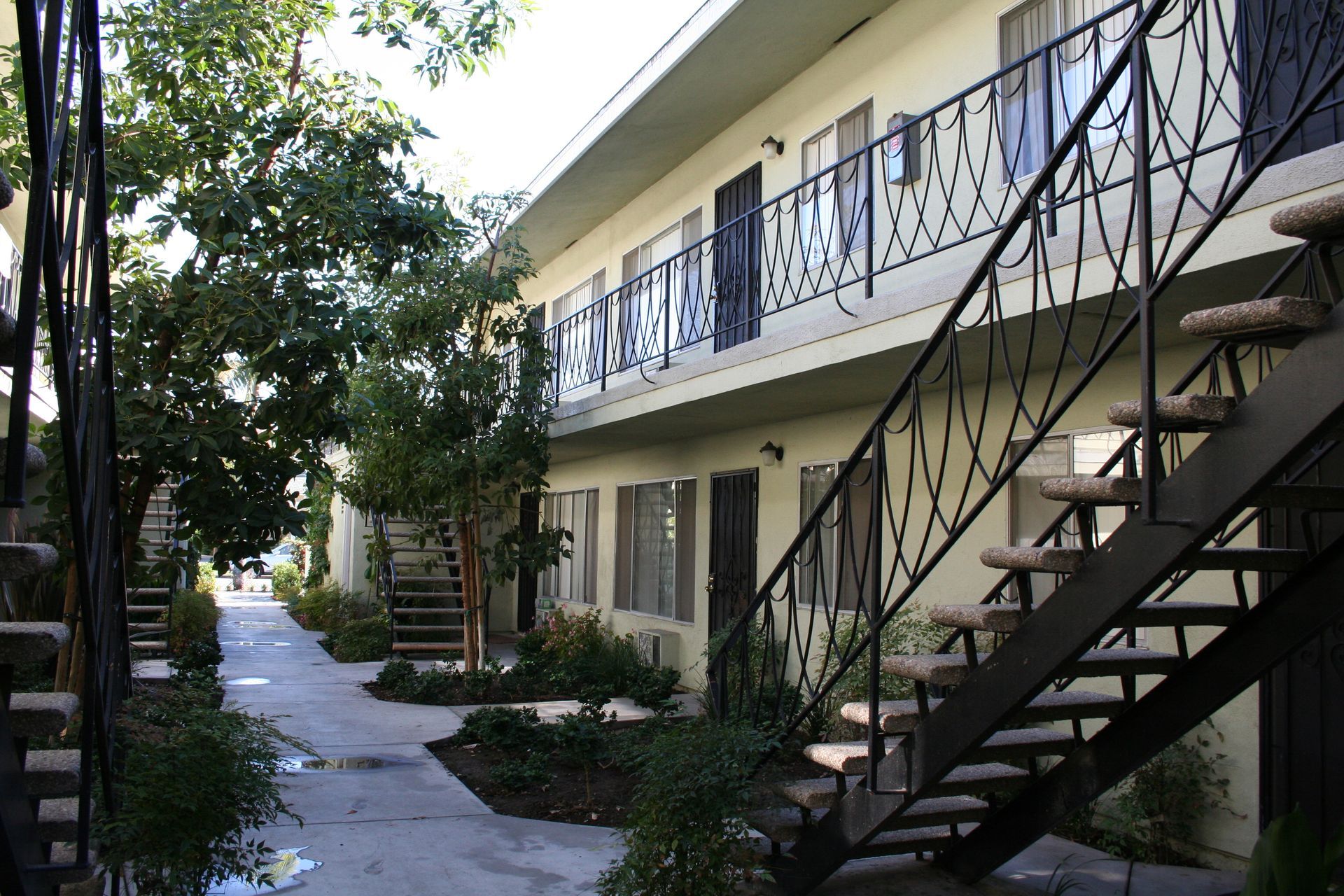 727-741 Orizaba Ave Building Photo