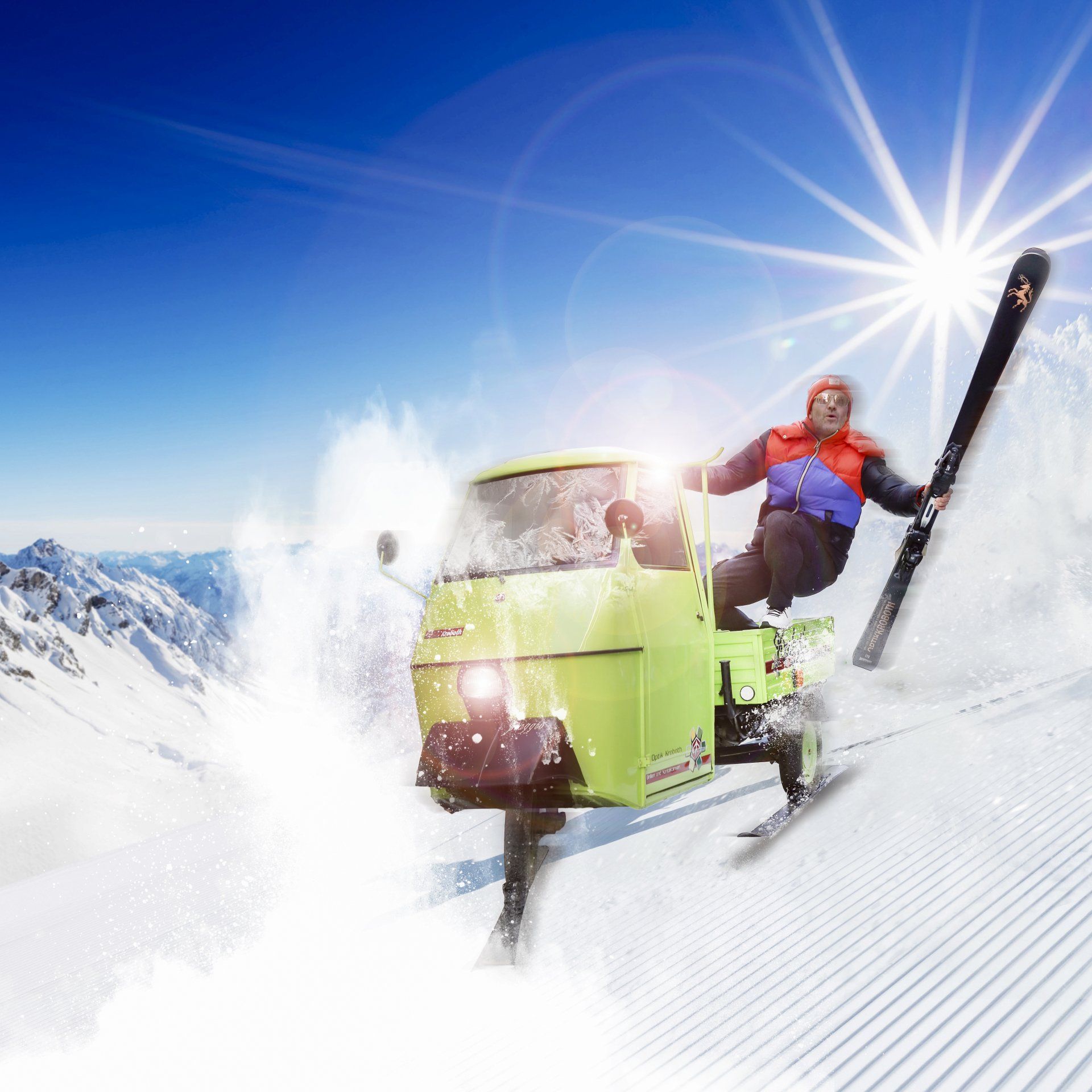 Ein Mann fährt auf Skiern auf der Rückseite eines grünen Fahrzeugs